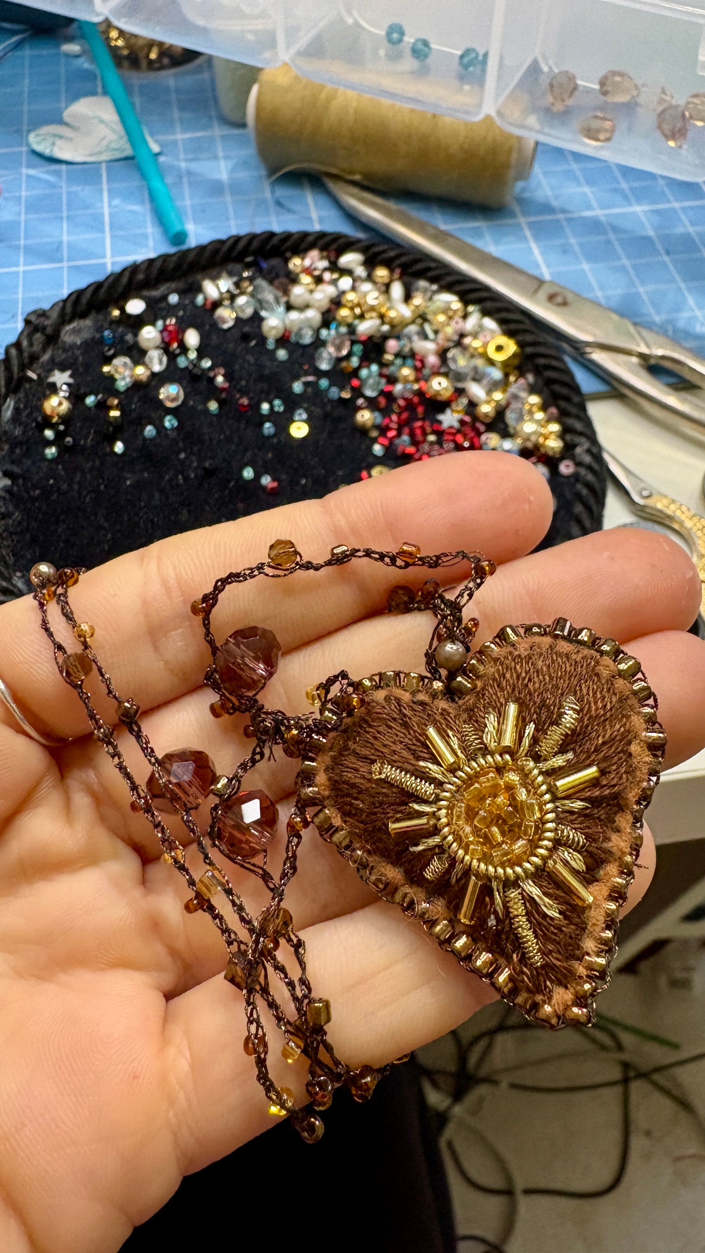 Cuore ricamato con sole