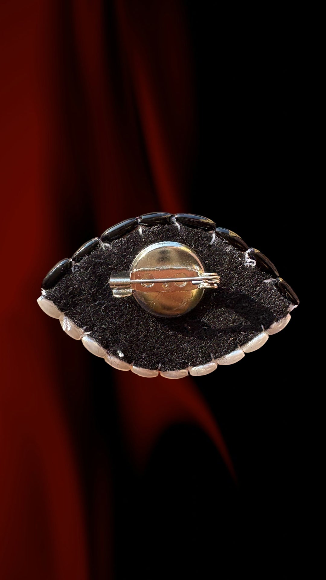 Spilla “eyes on me” ROSSO