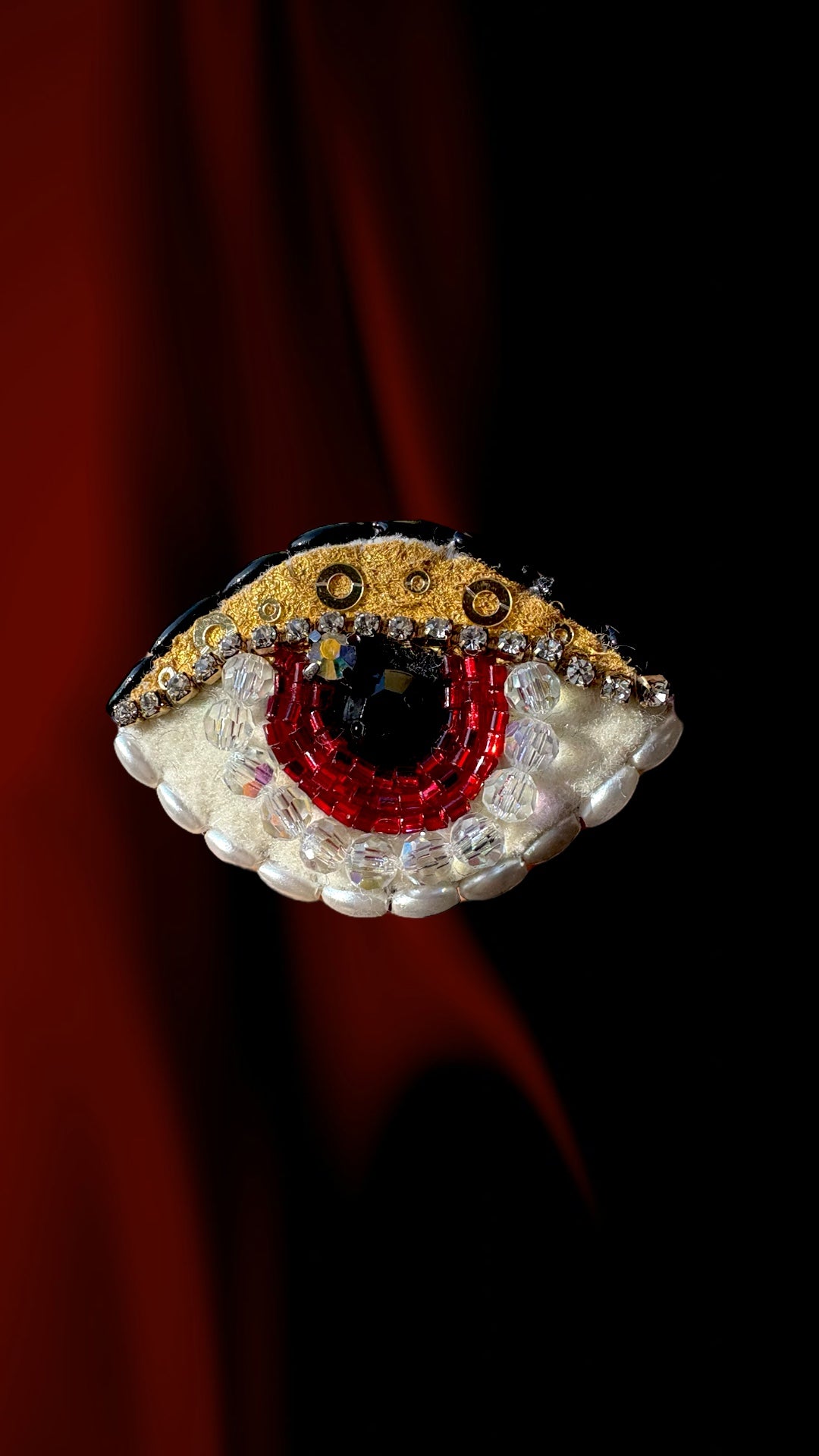 Spilla “eyes on me” ROSSO