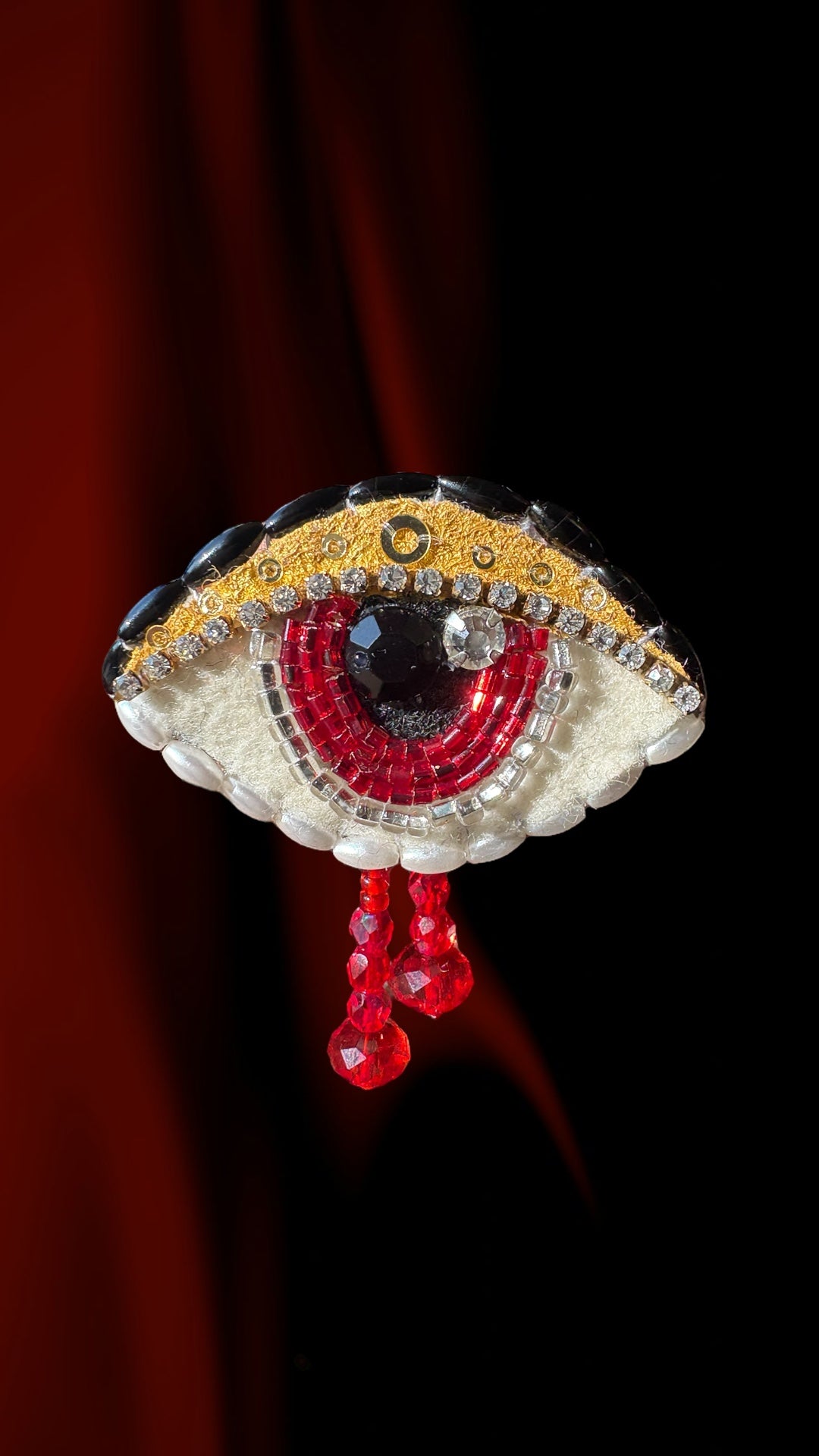 Spilla “eyes on me” ROSSO